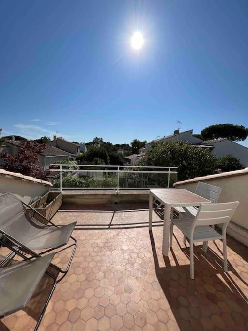 Magnifique Appartement Traversant Avec Vue Sur Le Golf La Grande Motte Extérieur photo